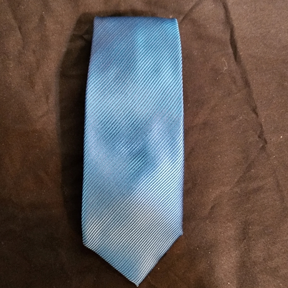Vintage M&S skinny tie, 100% polyester.  Teal, 60x3 inches.